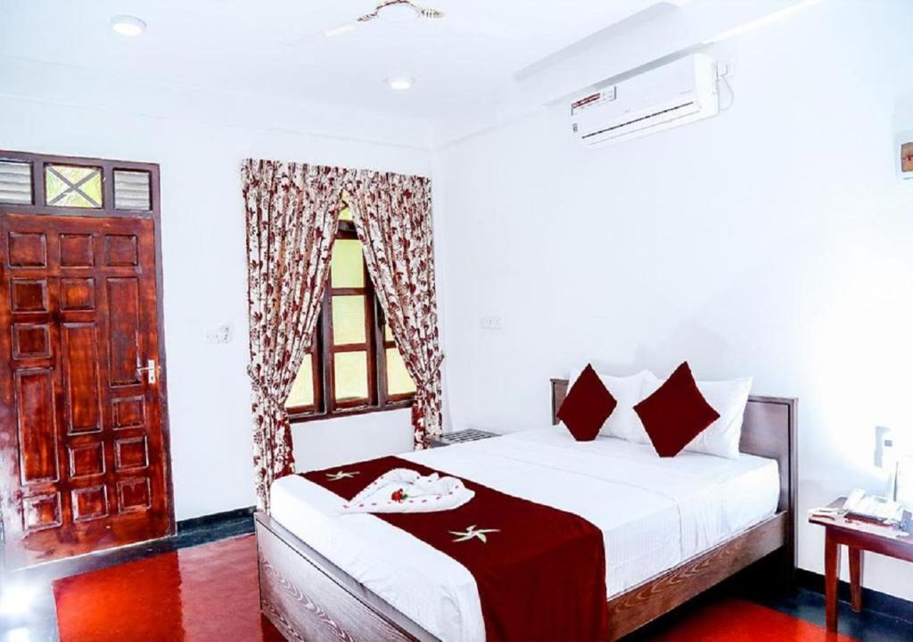 Crescent Sea Resort photo 2