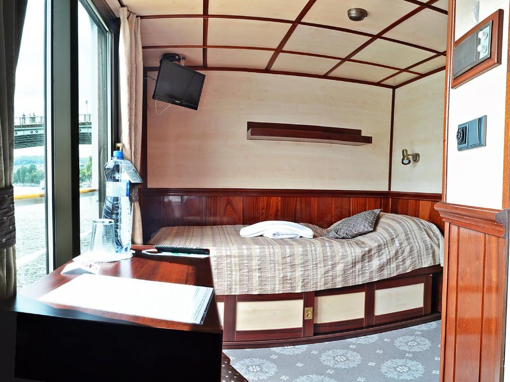 Florentina boat photo 2