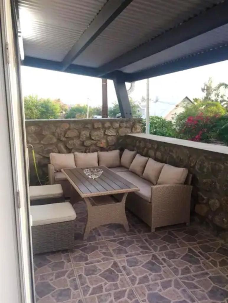 Appartement d'une chambre a Les trois bassins a 100 m de la plage avec jacuzzi jardin clos et wifi
