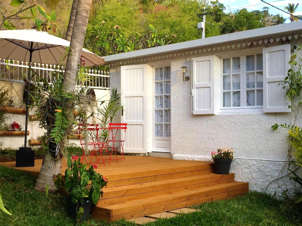 Studio at Boucan Canot 900 m away from the beach with enclosed garden and wifi