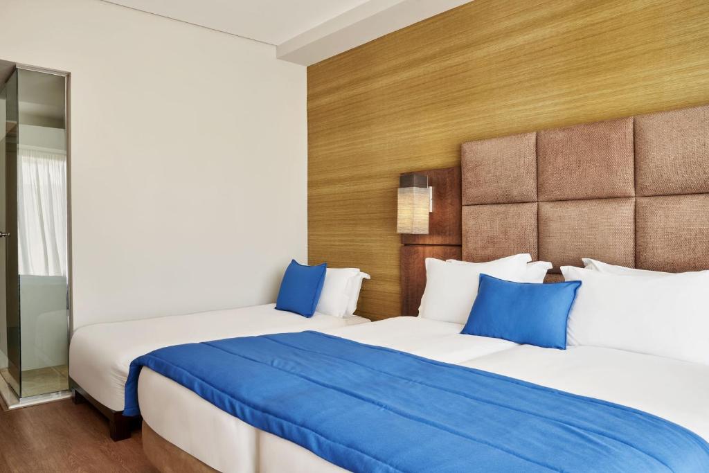 Двухместный (Улучшенный номер с балконом и видом на Акрополь), Arion Athens Hotel