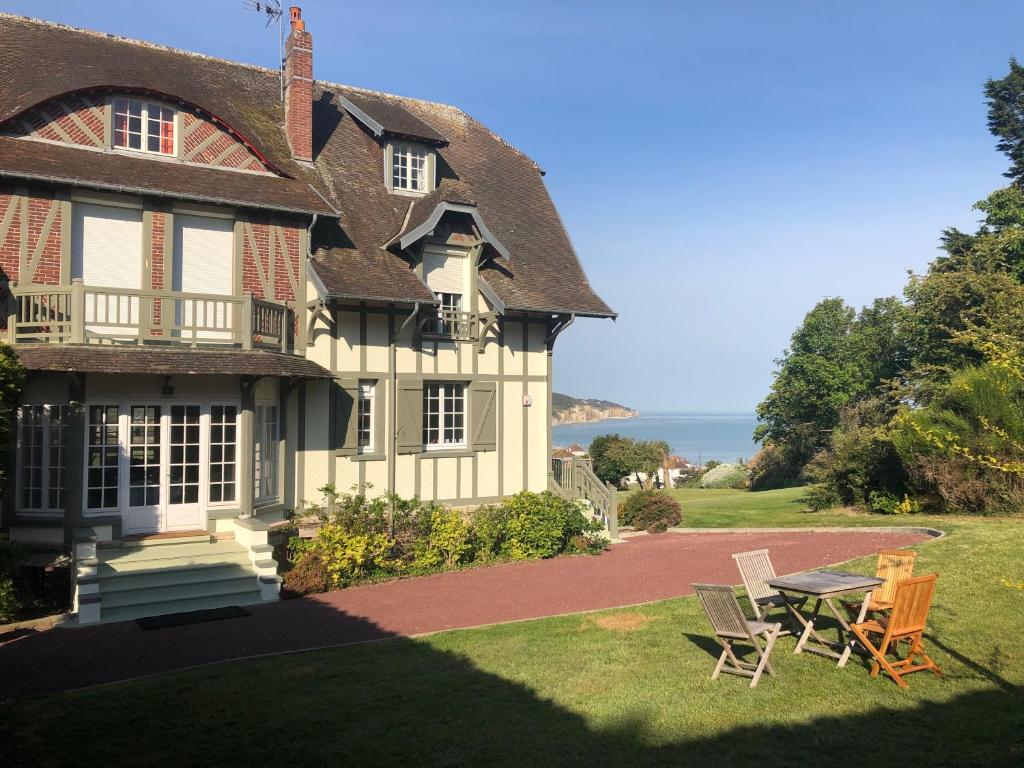 The Old Fenwick House photo 2