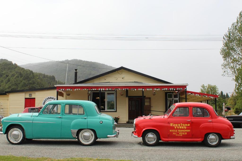 Blackball's Inn & 08 Cafe photo 4