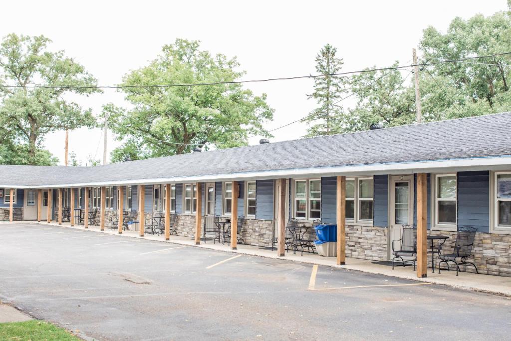 Lakes Inn photo 3