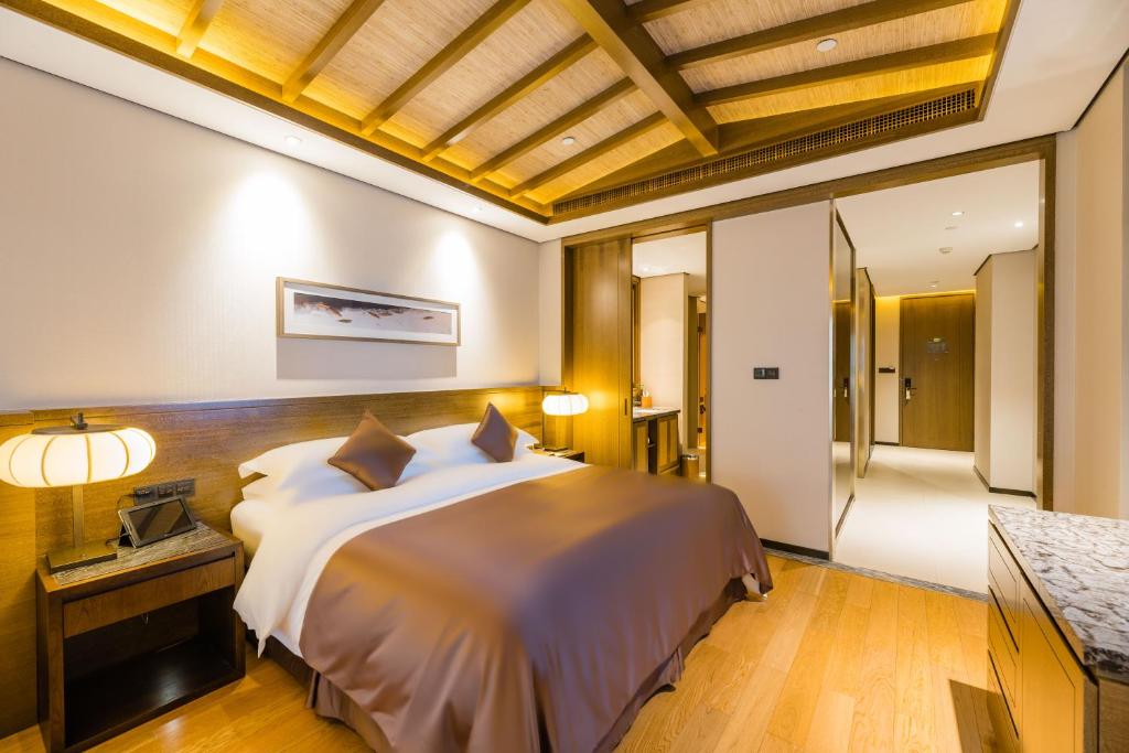 S&N Zhejiang LinHai International Hotel photo 1