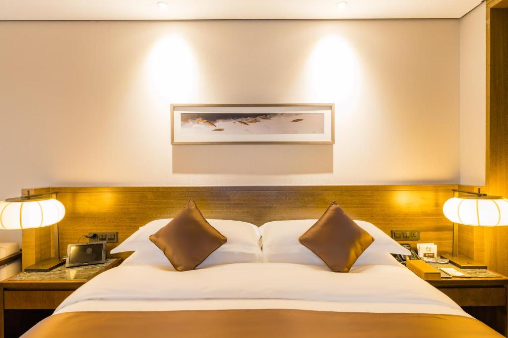 S&N Zhejiang LinHai International Hotel photo 2