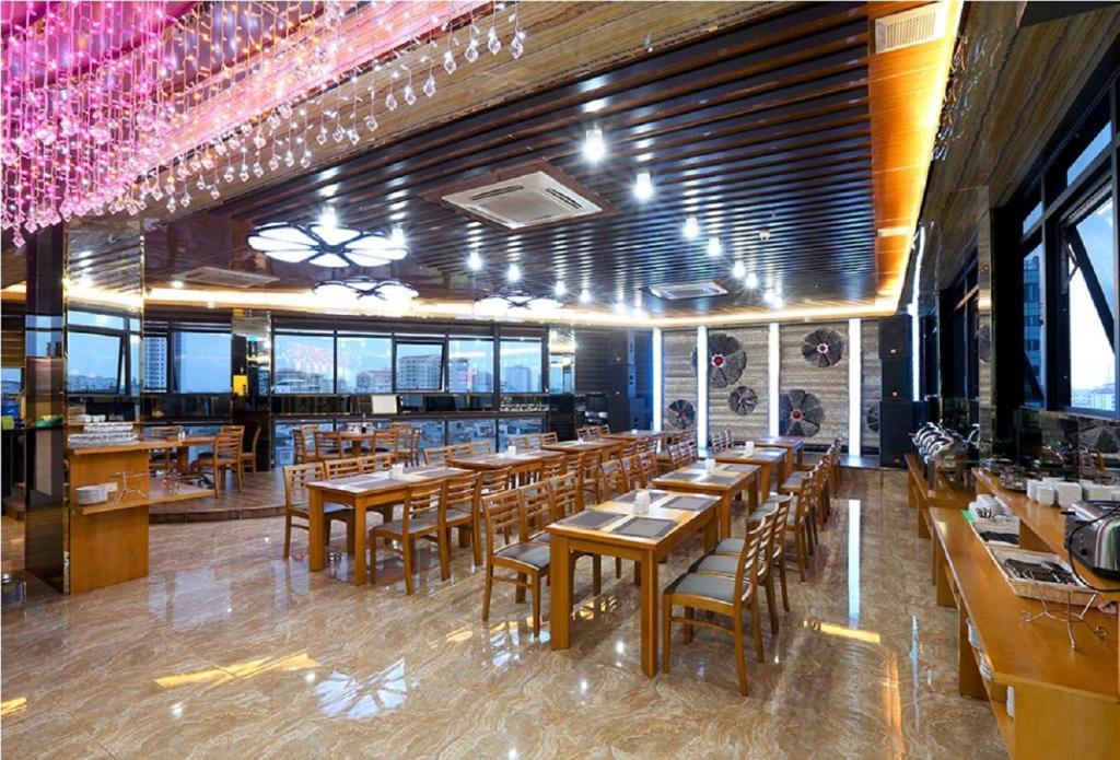 Двухместный (Стандартный номер с кроватью размера «king-size»), Au Viet Hotel