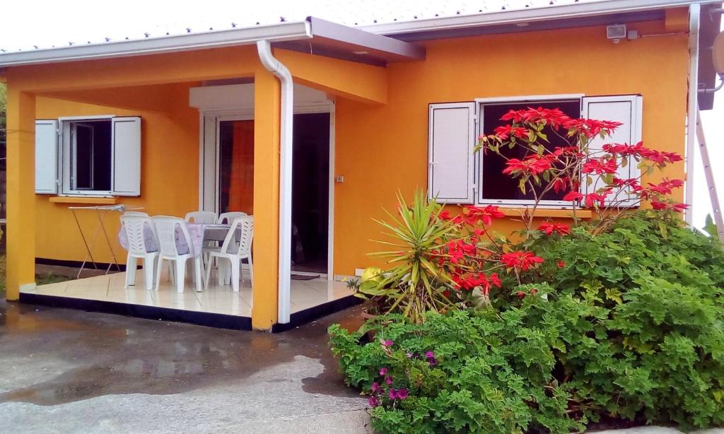 Maison de 3 chambres avec jardin clos et wifi a Saint Leu