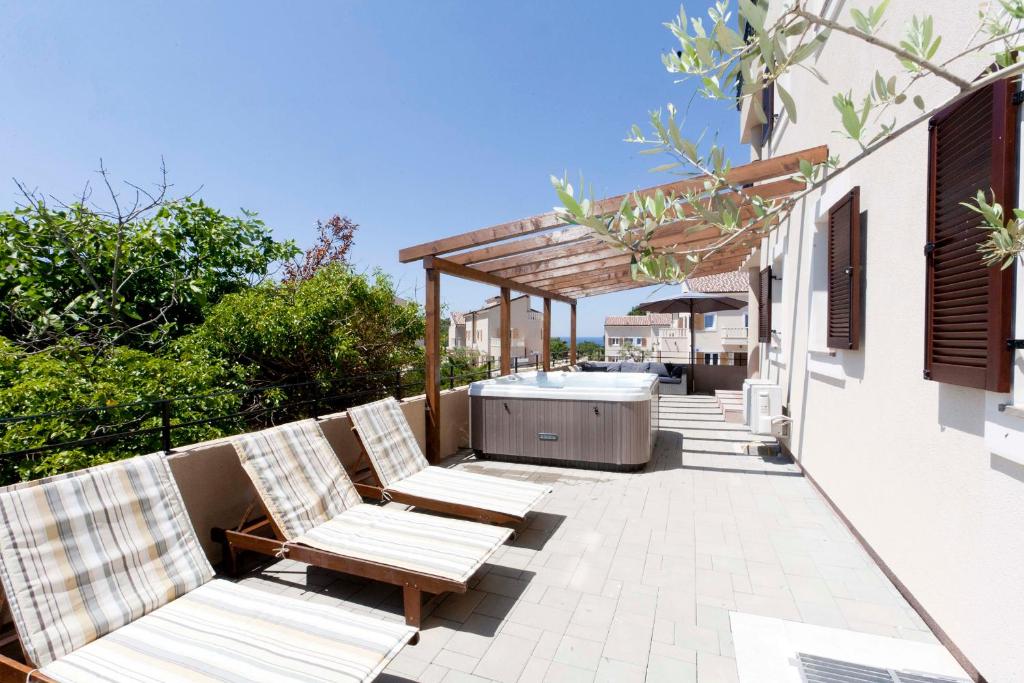 Villa UNDINA - luxury holiday house near beaches for big group photo 3