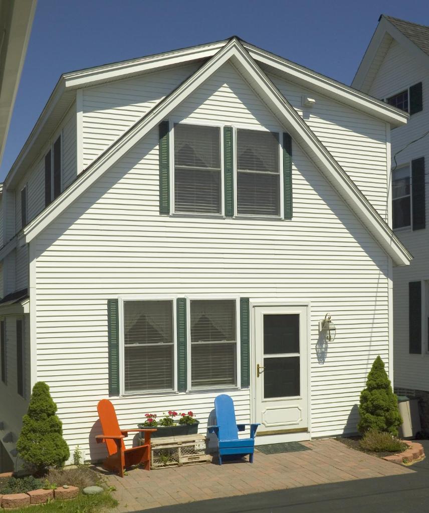 Carriage House at One Long Beach image