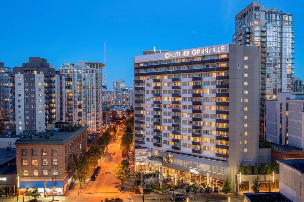Best Western Premier Chateau Granville Hotel & Suites & Conference Centre photo 3