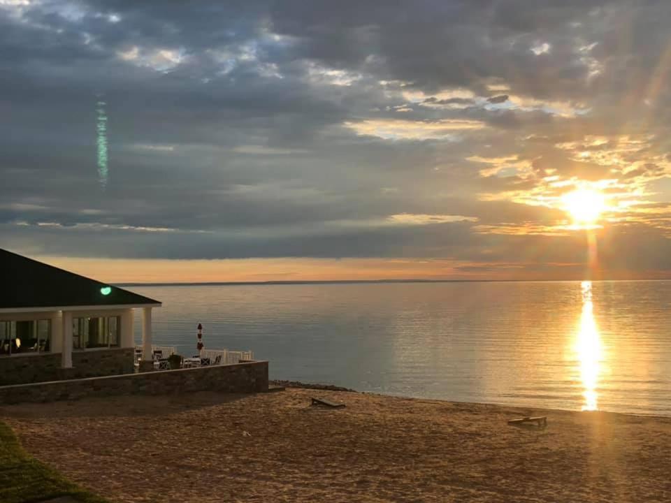 Breakers Resort - Lakeside photo 4