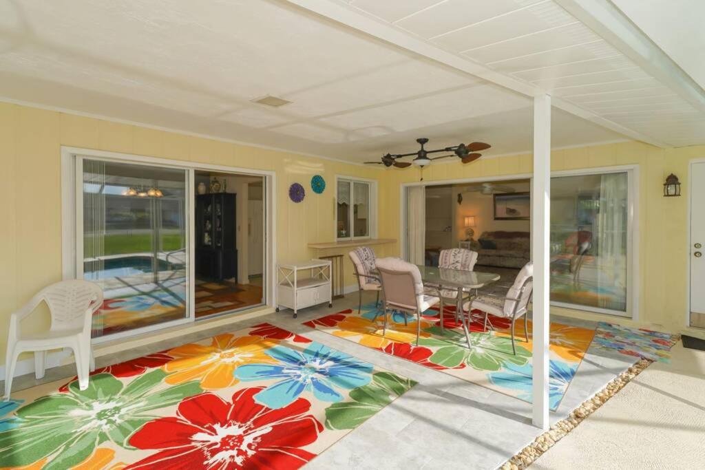 Huge Pool, Roomy, Close to Beaches, Shops, Restaurants! photo 3