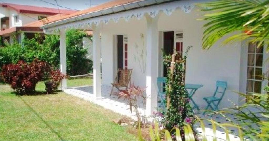 Maison de 2 chambres avec jardin clos et wifi a Fort de France