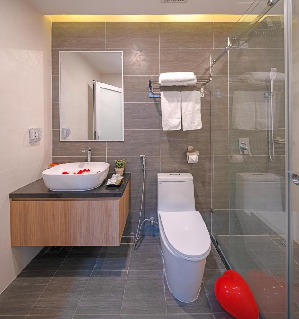 Двухместный (Улучшенный двухместный номер с 1 кроватью), Suri Apartment & Hotel Danang