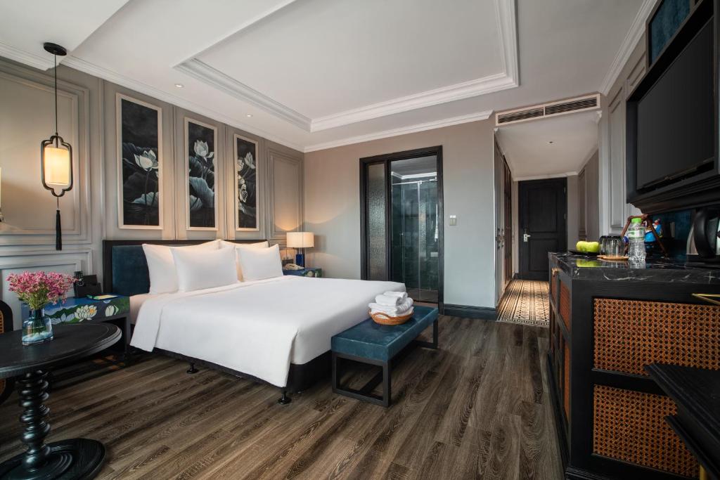 Сьюит (Номер Solarium с кроватью размера «king-size», балконом и видом на город), Solaria Hanoi Hotel