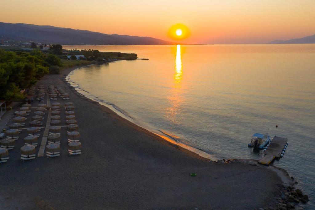 Makis Inn Resort photo 2