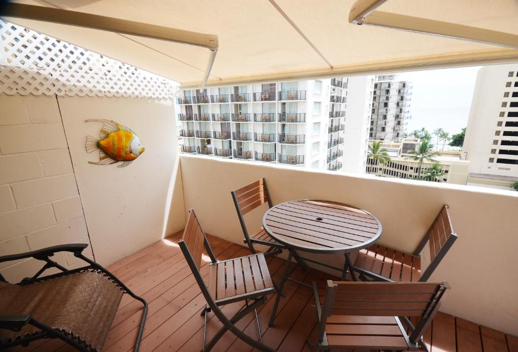 Апартаменты (Апартаменты), Kuhio Village 1208A Studio BIG Lanai & Waikiki Ocean View