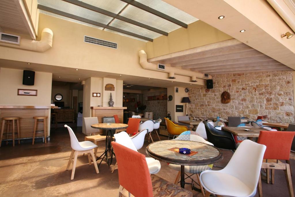 2 bedrooms appartement at Akrogiali 10 m away from the beach with sea view enclosed garden and wifi