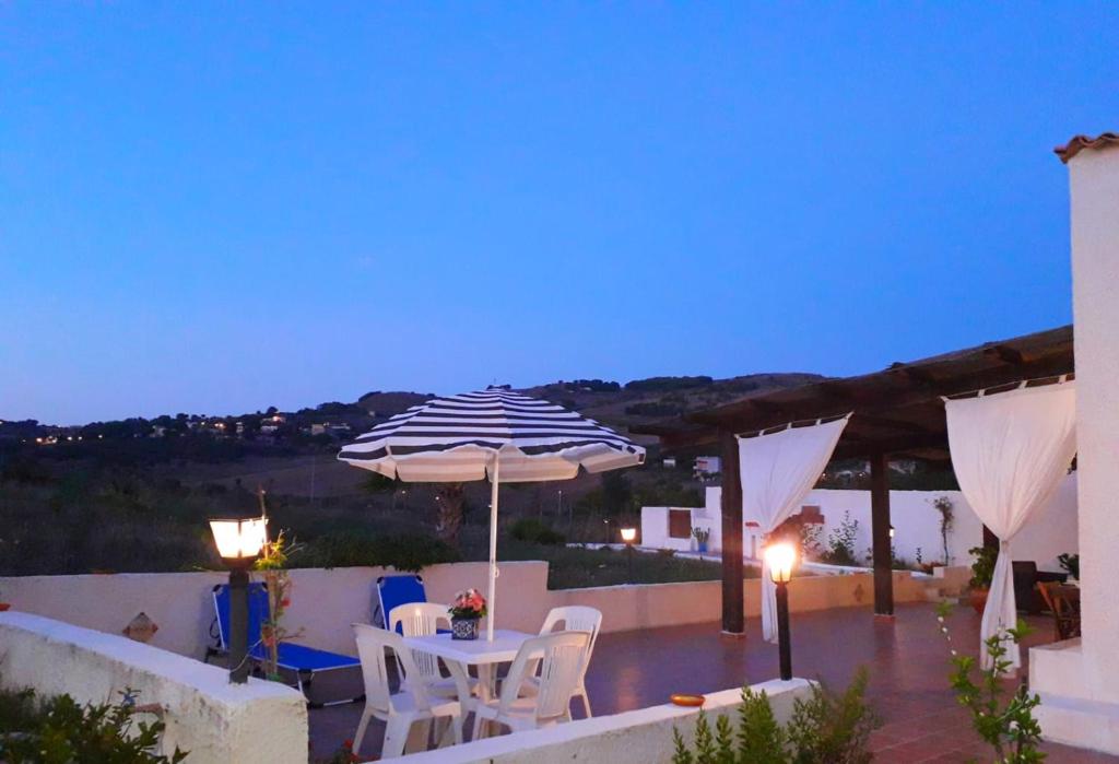 One bedroom chalet with city view enclosed garden and wifi at Ballata