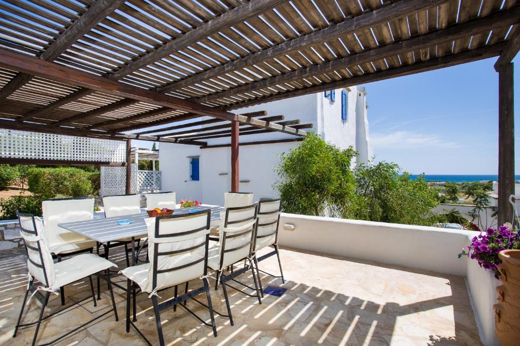 Villa Yviskos Traditional Home photo 4