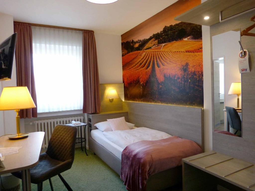 Одноместный (Улучшенный одноместный номер), Hotel Wurms