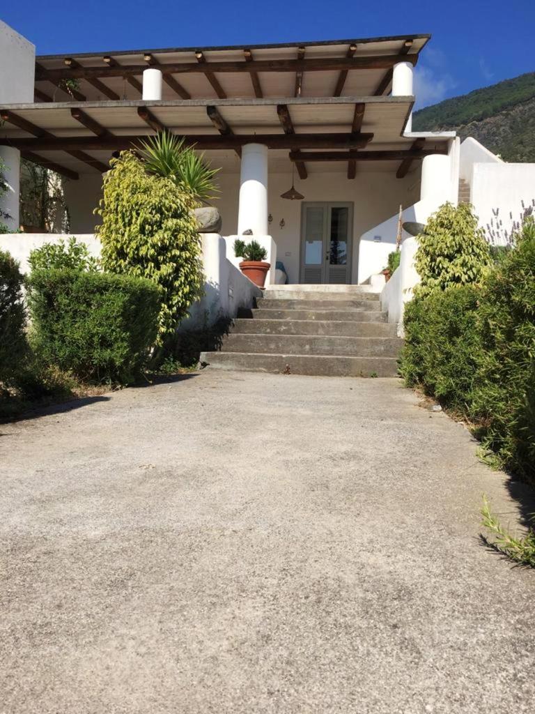 One bedroom house with sea view furnished garden and wifi at Santa Marina Salina 7 km away from the beach photo 4