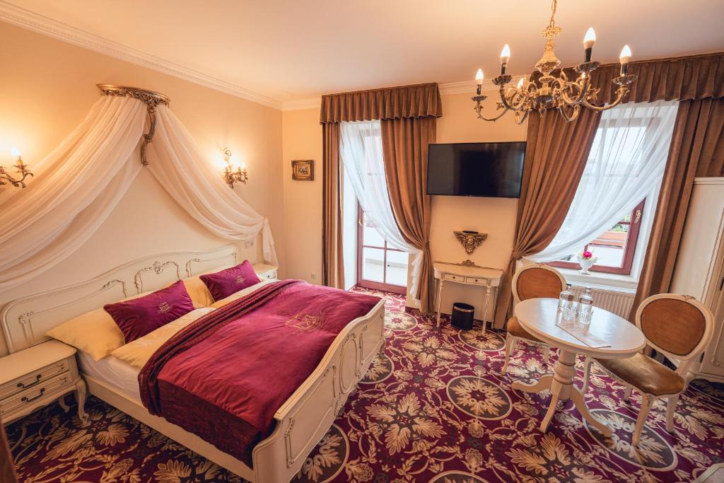 Двухместный (Улучшенный номер с кроватью размера «king-size»), Hotel Svatojánský Dvůr