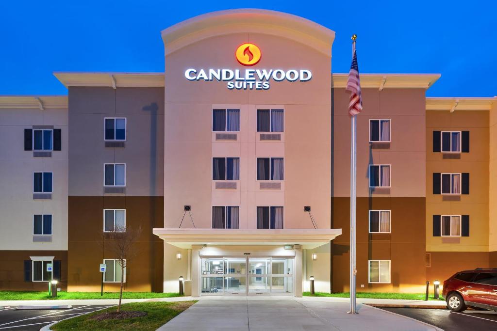 Candlewood Suites Louisville - NE Downtown Area, an IHG Hotel image