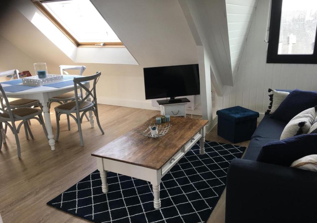 TOUT A PIED ! T2 25m2 - Parking privé - Wifi photo 3