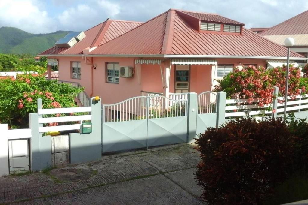 Studio a Sainte Anne a 400 m de la plage avec jardin clos et wifi