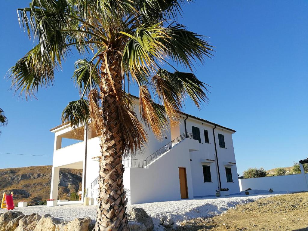 One bedroom apartement with sea view and furnished garden at Montallegro 2 km away from the beach
