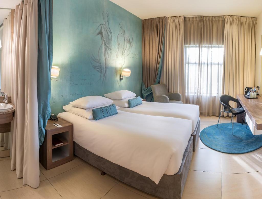 Peermont Metcourt at Emperors Palace Room Type - Superior Twin Room