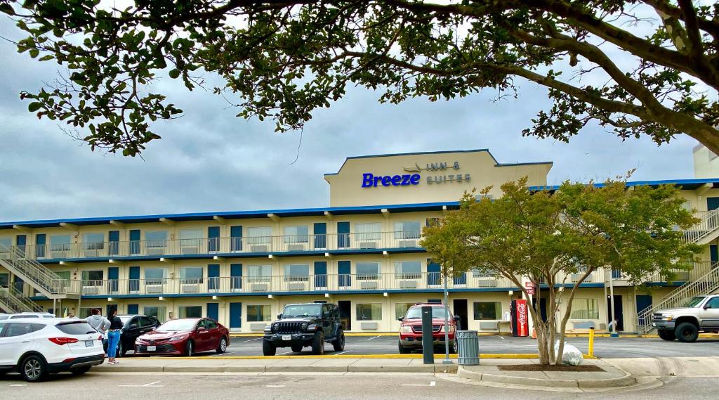 Breeze Inn & Suites image