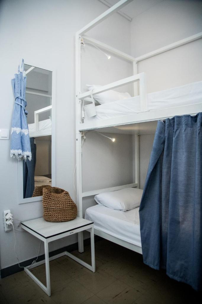 Номер (Кровать в общем номере для женщин с 4 кроватями), Thanasis Place