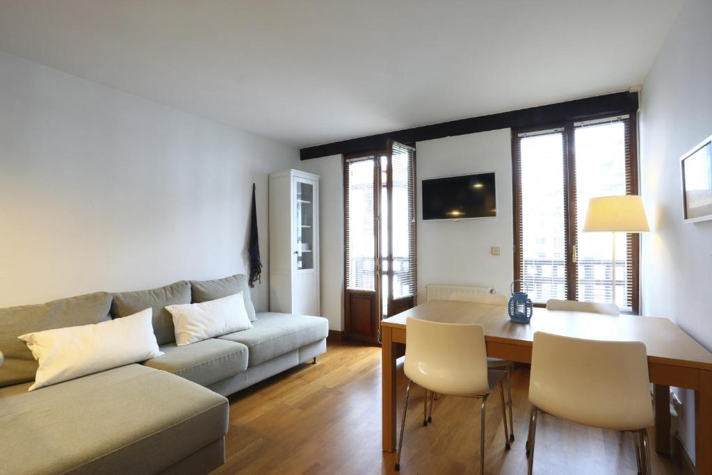 Mañuel by Smiling Rentals photo 1