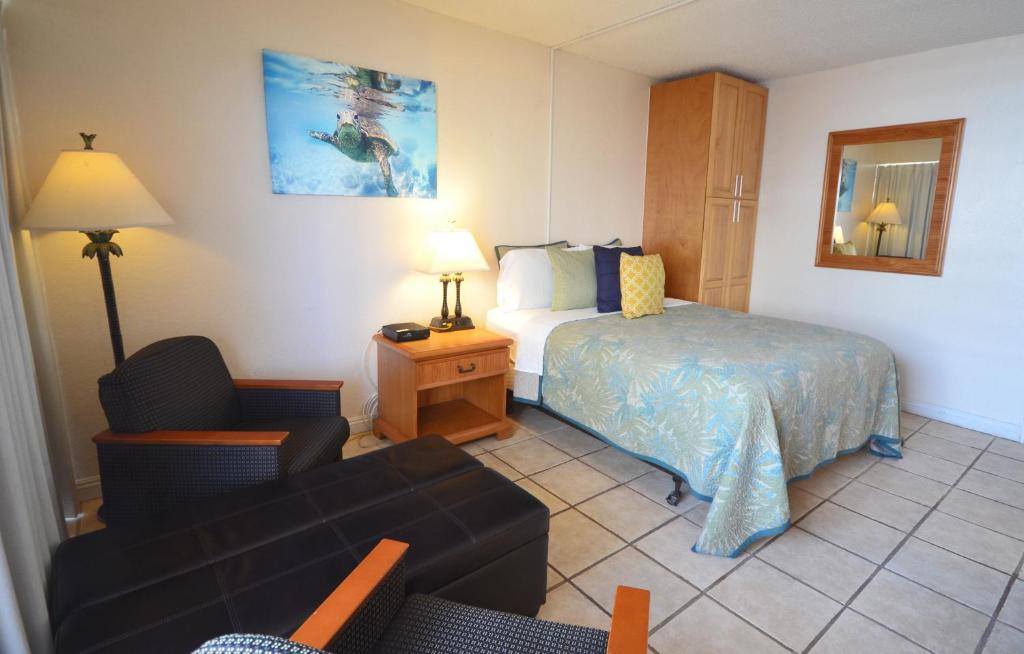 Sea Shore 75 Steps from Waikiki Beach and Sleeps 1 - 3! image