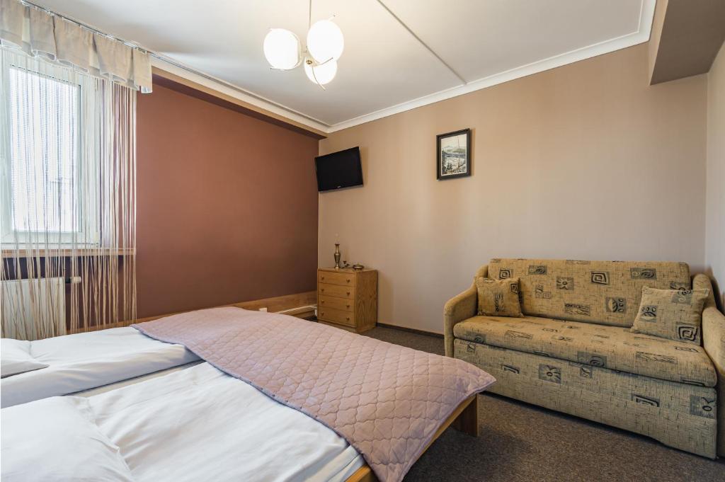 Апартаменты (Апартаменты с 2 спальнями (для 4 взрослых)), Pokoje Gościnne i Apartamenty Krupówki 19