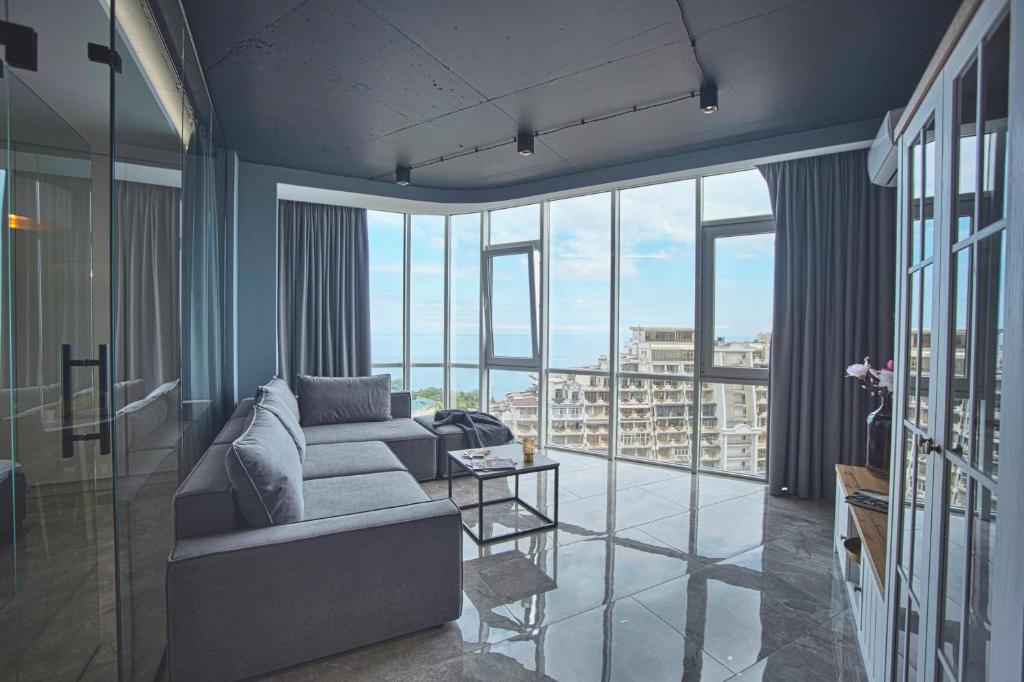 Gagarin Plaza Luxury Sea View Apartments photo 2