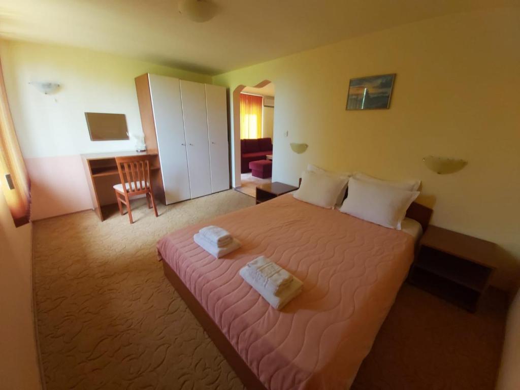 Guest Rooms Flirt photo 2