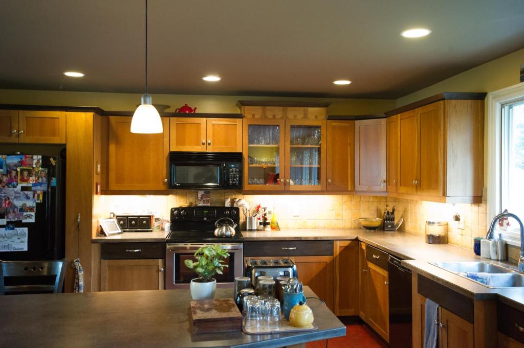 Auberge Kicking Horse Guest House photo 2