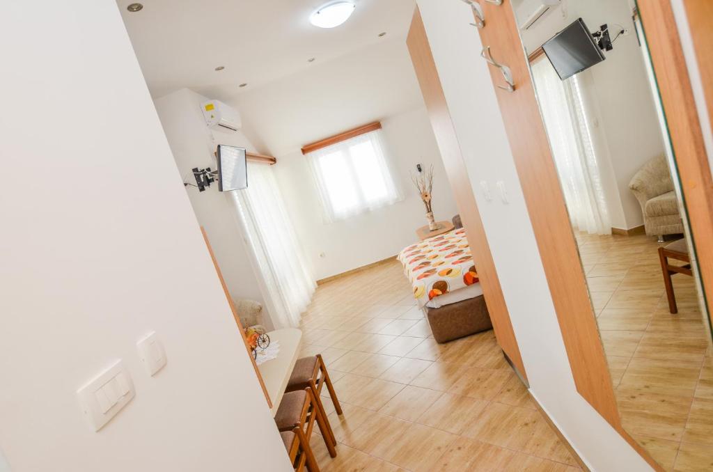 Апартаменты (Апартаменты-студио с видом на море), Apartments Ivanović
