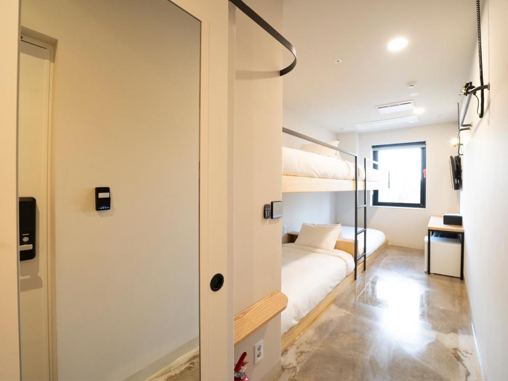 Четырехместный (Четырехместный номер с собственной ванной комнатой), Wegoinn Hostel
