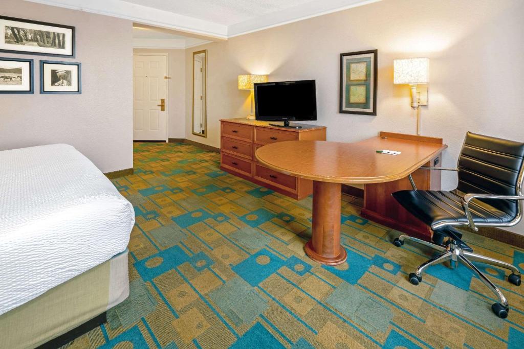Двухместный (Номер с кроватью размера «king-size»), La Quinta by Wyndham Salt Lake City Airport