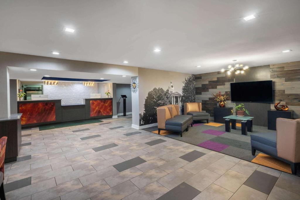 Baymont by Wyndham Murfreesboro photo 1
