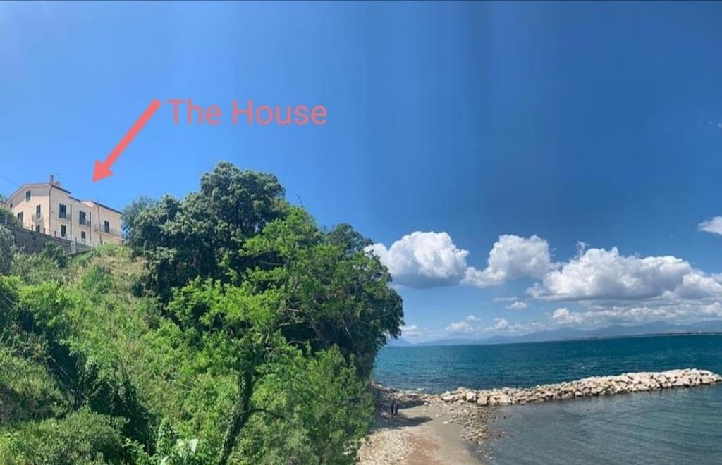 Panoramic Apartment in Villa on The Beach, In Center photo 3