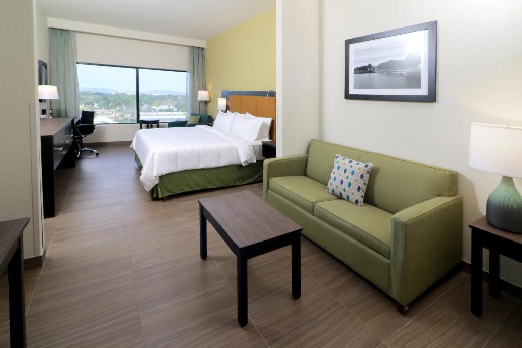 Holiday Inn Tampico-Altamira, an IHG Hotel photo 2
