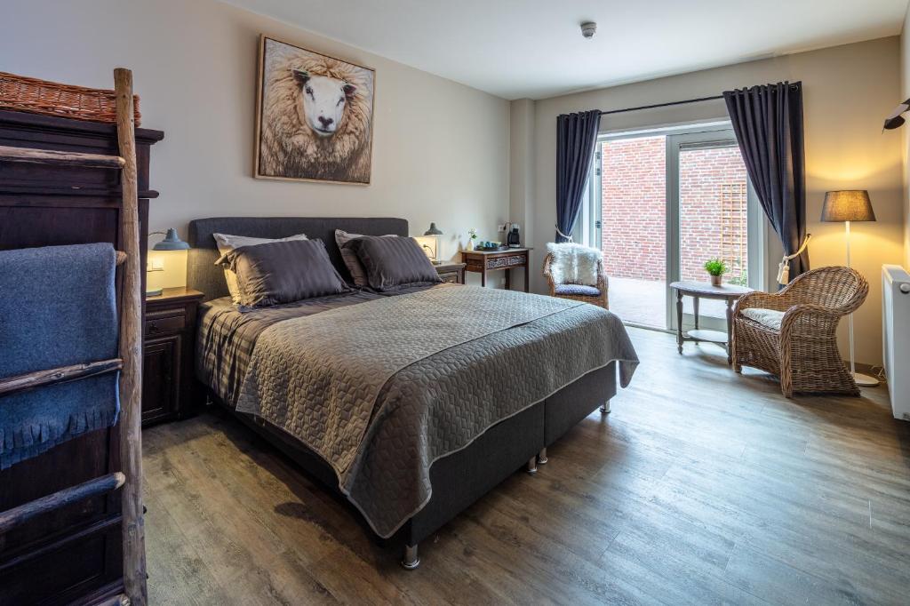 Boutique Hotel Herberg Binnen Room Type - Deluxe King Room
