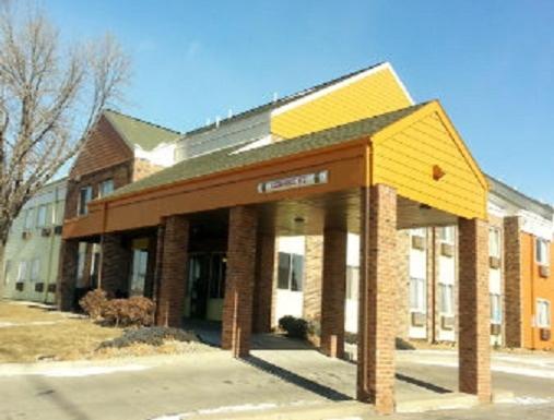 Sunset Inn & Suites - Lincoln Airport image