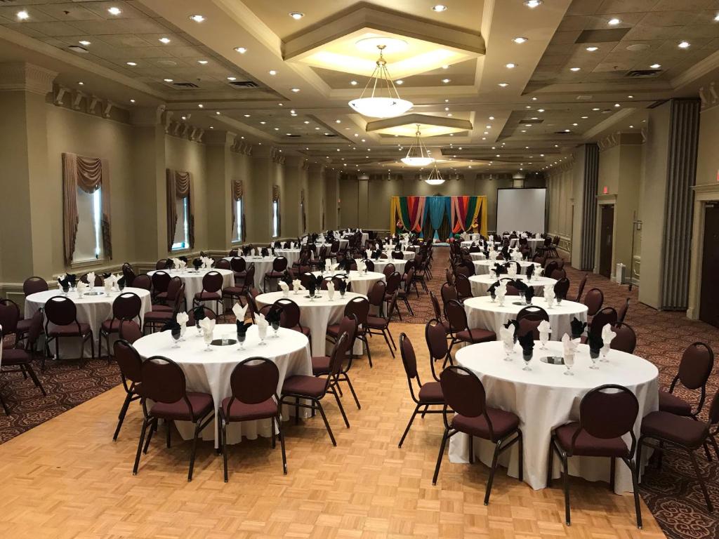 Divya Sutra Plaza and Conference Centre Calgary Airport photo 2